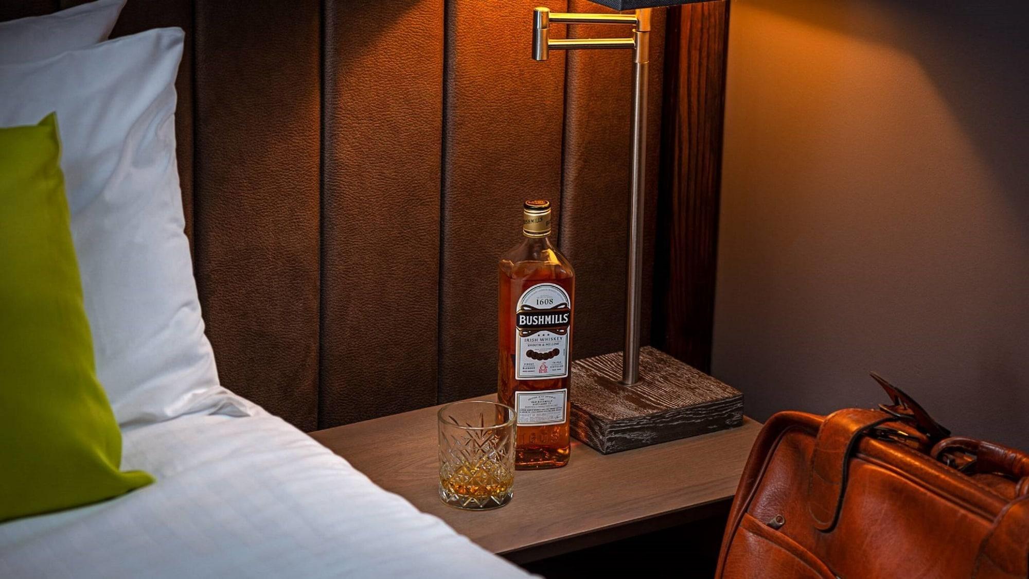 Prince Of Wales Hotel Атлон Экстерьер фото